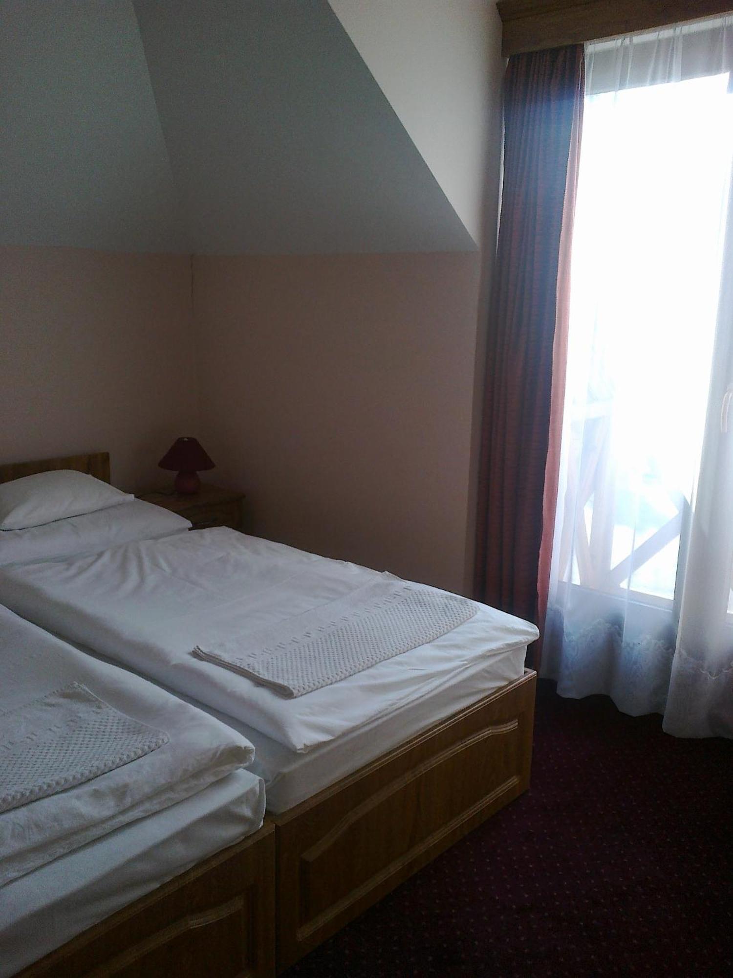 Hotel Gyoergyey Kastely Panzio Es Etterem Tápiógyörgye Zewnętrze zdjęcie