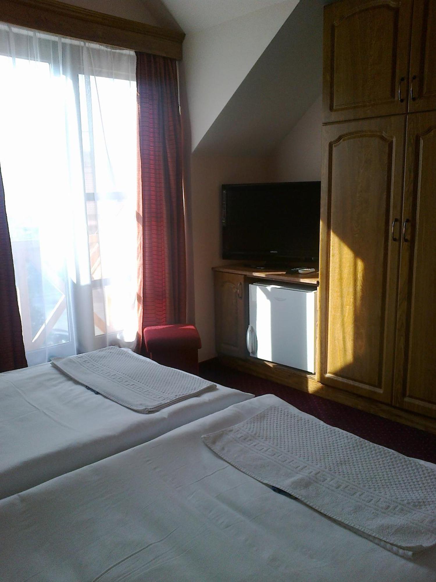 Hotel Gyoergyey Kastely Panzio Es Etterem Tápiógyörgye Zewnętrze zdjęcie